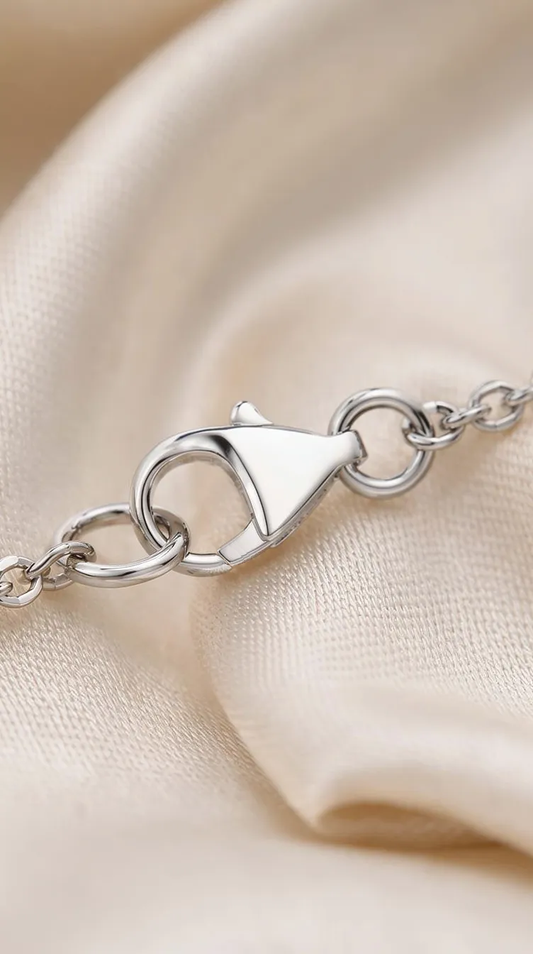 Close-up of a KREMO necklace chain and clasp